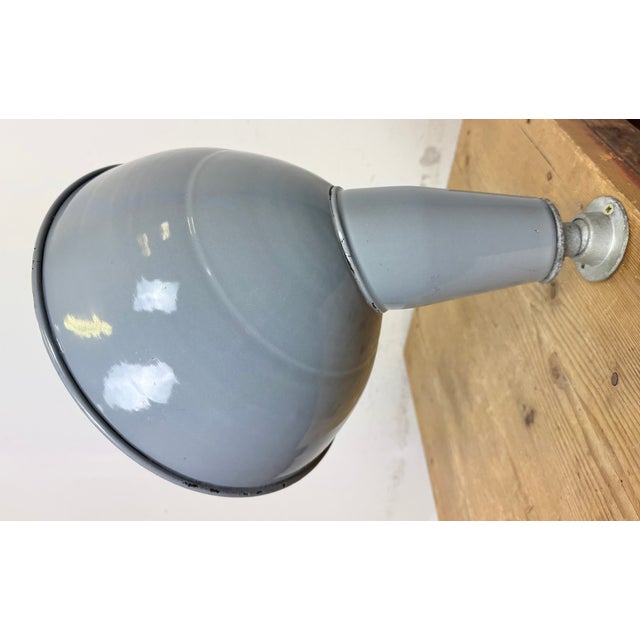 British Industrial Grey Enamel Factory Wall Lamp, 1960s For Sale - Image 4 of 18
