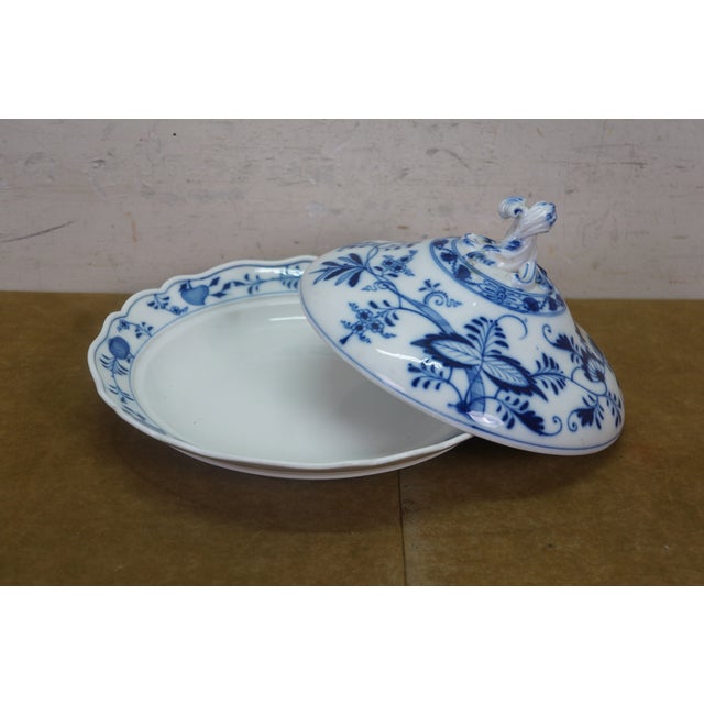 31pc Antique German Meissen Blue Onion Dinner Serving Tureens Platters Plates For Sale - Image 6 of 17