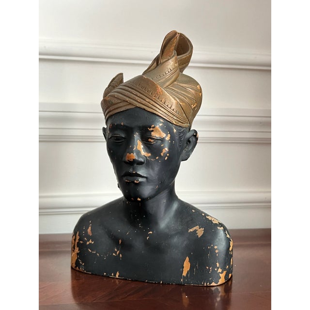 Antique and Rare Indonesian Klungkung Warrior Bust – Balinese Carved Wood Statuette This striking antique wooden bust...