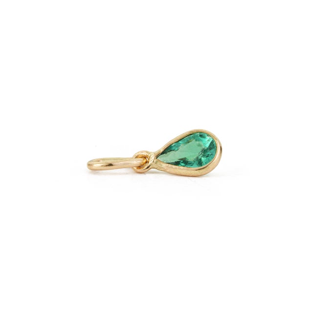 Metal Minimalist 14k Gold Charm Fine Jewerlry Peardrop Emerald Pendant for Her For Sale - Image 7 of 16