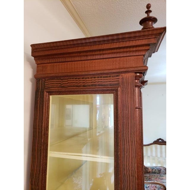 19th-C. Belgian Aesthetic Movement Grain-Painted Three-Sided Glass Display Vitrine Cabinet For Sale - Image 10 of 13