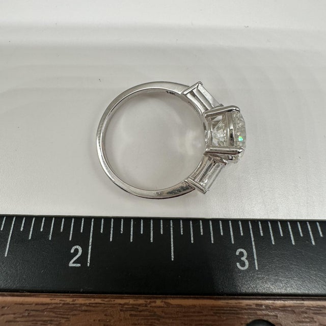 3 Stone Lab Grown Diamond Ring in 14kt Gold – 3.62ctw, Igi, Size 7 For Sale In New York - Image 6 of 8