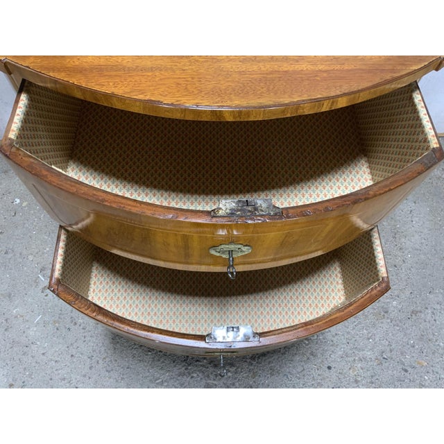 Early 19th Century Demi Lune Chest of Drawers in Mahogany, 1810 For Sale - Image 5 of 14