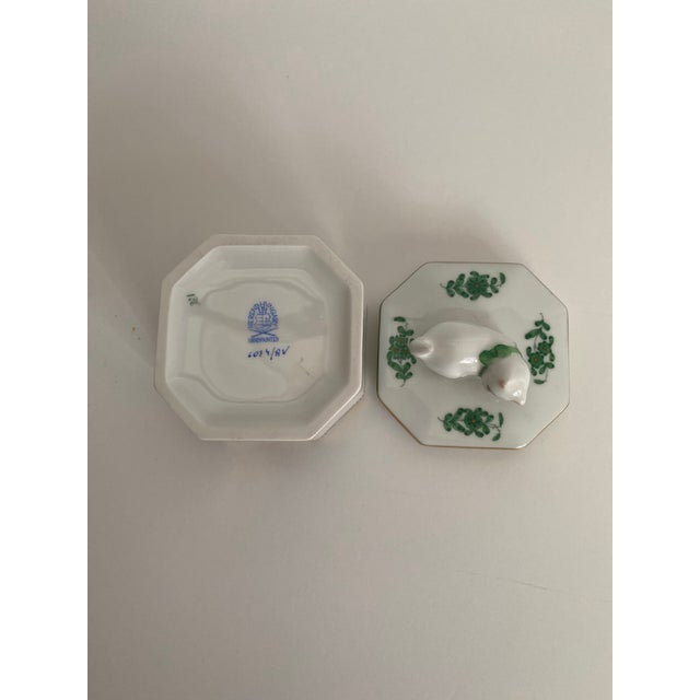 Herend Herend Chinese Bouquet Green Trinket Box With Cat For Sale - Image 4 of 6