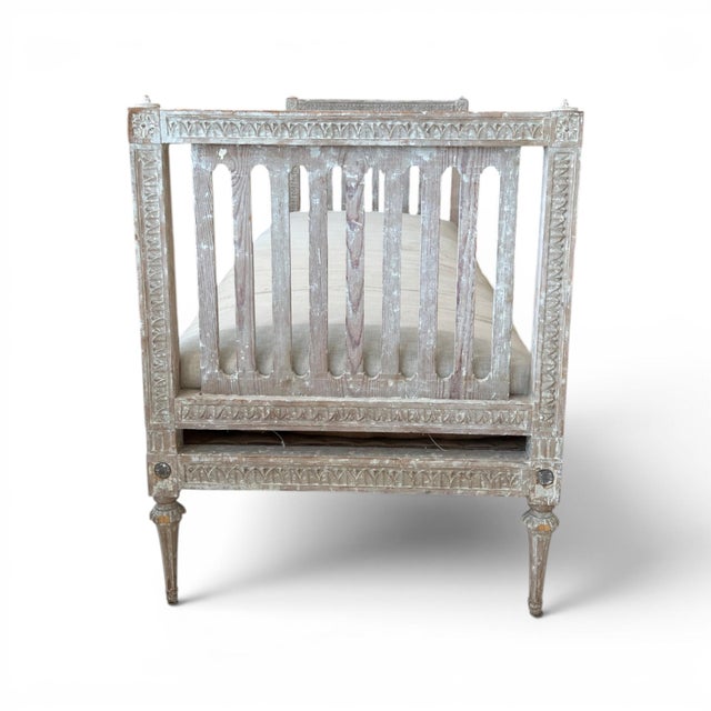 A beautifully crafted example of Swedish Gustavian design, this 18th-century daybed features elegant carved details,...