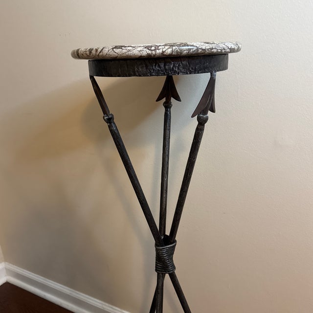 VTG Maitland Smith Style Wrought Iron Arrow Leg Plant Stand Table Marble Top For Sale - Image 4 of 10