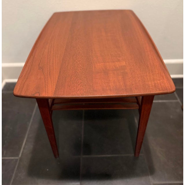 An elegant mid-century modern end table by John Stuart Inc. of New York and Grand Rapids, dating to approximately the...