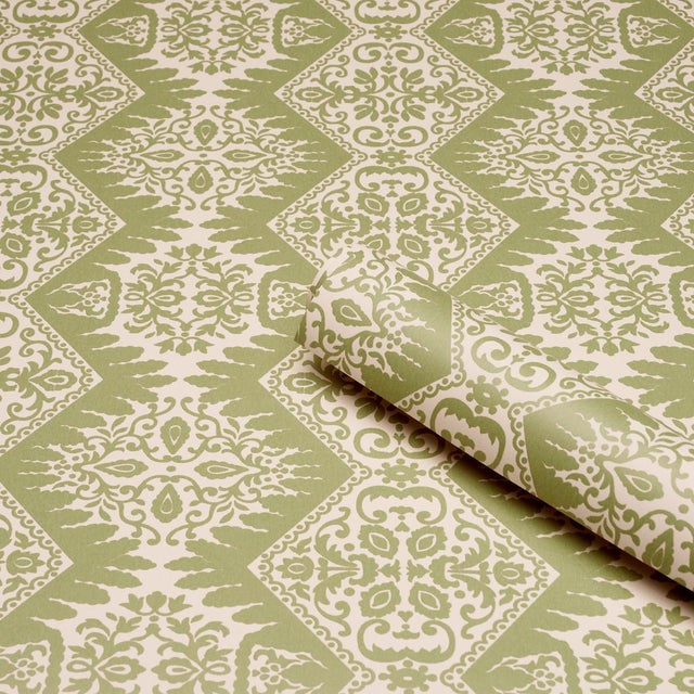 Schumacher Schumacher Berkeley Wallpaper In Apple For Sale - Image 4 of 6