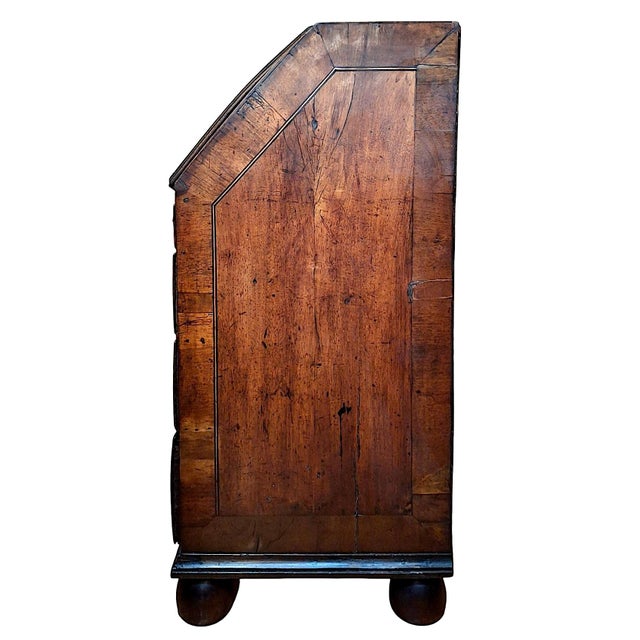 Queen Anne Early 18th-Century Queen Anne/Georgian Walnut Slant-Front Bureau-Desk For Sale - Image 3 of 16