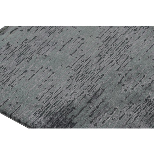 Rug & Kilim’s Modern Abstract Rug in Black and Gray For Sale In New York - Image 6 of 7