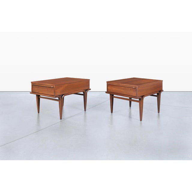Mid-Century Modern Sculptural Walnut Nightstands / Side Tables, 1960s For Sale - Image 4 of 12