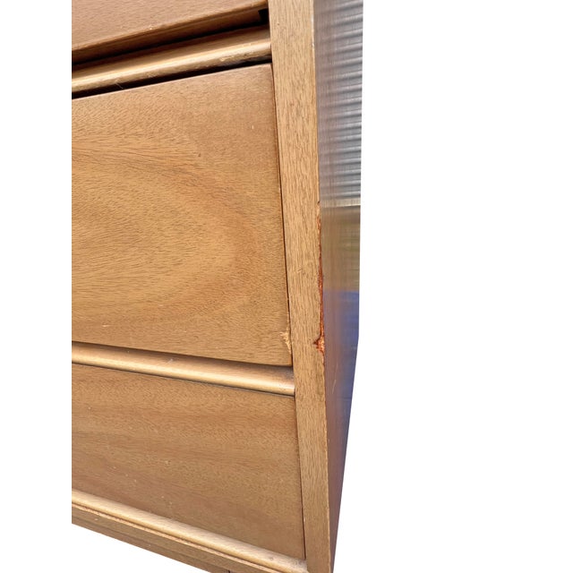 Vintage Modern Pair of Chests Dressers in Mid Century Modern Design For Sale - Image 4 of 7