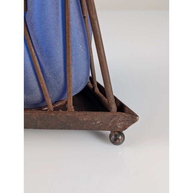 Mid-Century Modern Pyramid Table Lamp in Iron and Hand-Blown Glass For Sale - Image 3 of 9