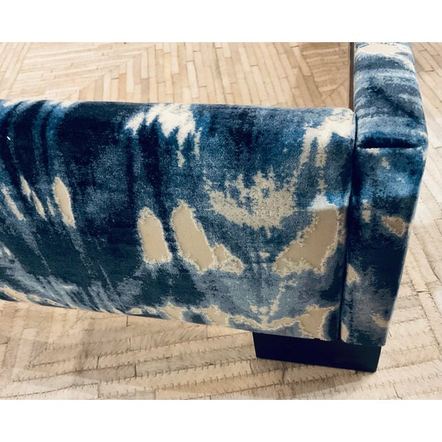 Metal Norwalk Modern Blue and White Tie Dye/Ikat Cut Velvet Twilights Queen Bed For Sale - Image 7 of 8
