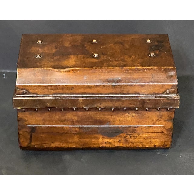 English Toleware Tin Trunk With Faux Wood Finish and Brass Accents For Sale - Image 15 of 15