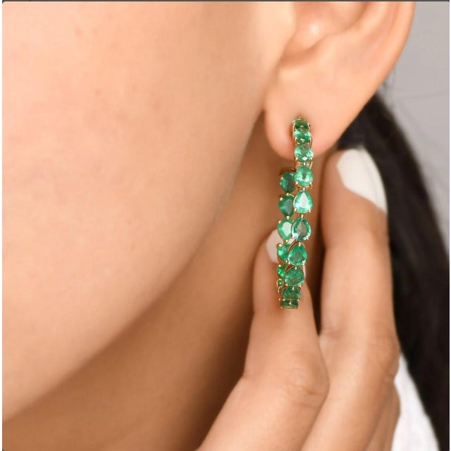 Emerald 9.34 cts Natural Zambian emerald earring in 18k gold For Sale - Image 8 of 18
