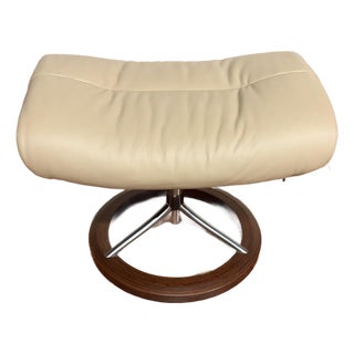 Ekornes Stressless Leather Ottoman With Signature Base For Sale