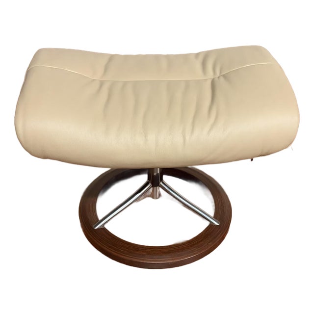 Ekornes Stressless Leather Ottoman With Signature Base For Sale