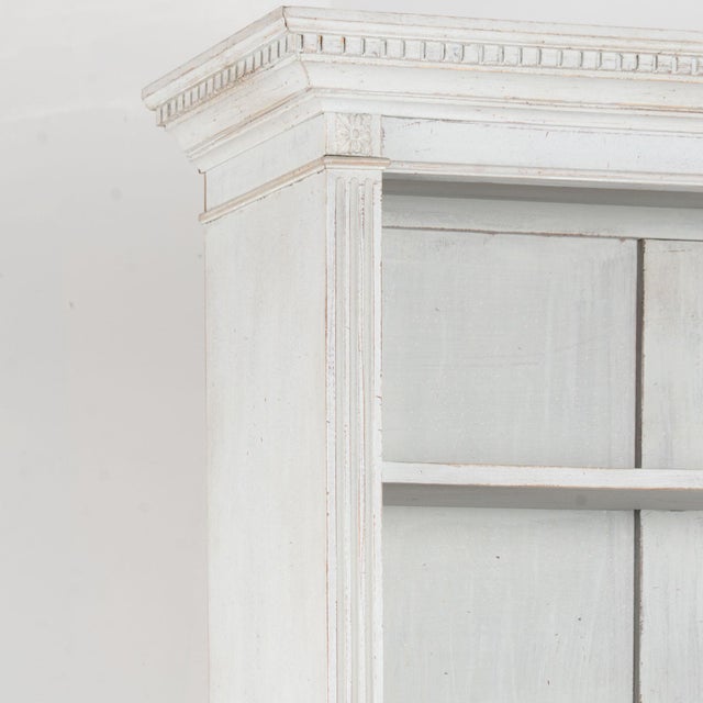 19th Century Swedish Gray Painted Pine Bookcase Display Cabinet For Sale - Image 4 of 10