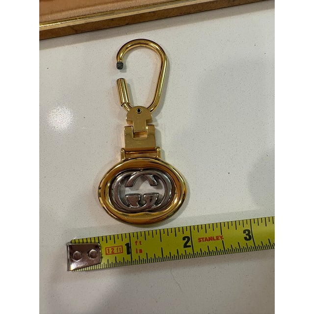 Vintage Gucci Gg Logo Gold Tone Key Fob With Original Box For Sale - Image 12 of 17