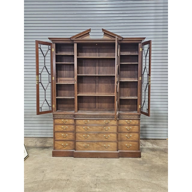 Wood Late 20th Century Kittinger Colonial Williamsburg Mahogany Breakfront Bookcase (Cw-158) Rare For Sale - Image 7 of 14