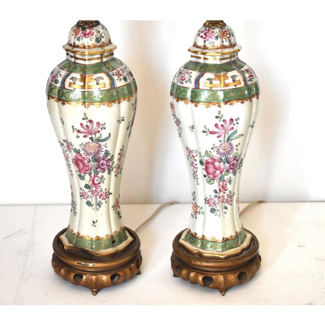 Rococo Antique 19th-Century Samson Chinese Export Porcelain Table Lamps - a Pair For Sale - Image 3 of 13