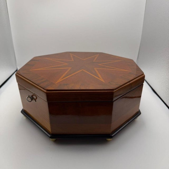 Bauhaus Octagonal Box in Ash, Walnut, Maple, Mahogany, and Velvet, Vienna, 1920s For Sale - Image 11 of 18