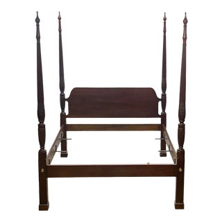 Vintage White Furniture Chippendale Style Mahogany Queen Size Four Poster Bed For Sale