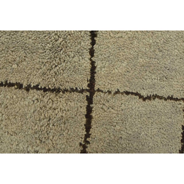 Moroccan Rug 8’2” X 10′ Gray Wool Contemporary Hand-Knotted Carpet For Sale - Image 4 of 15