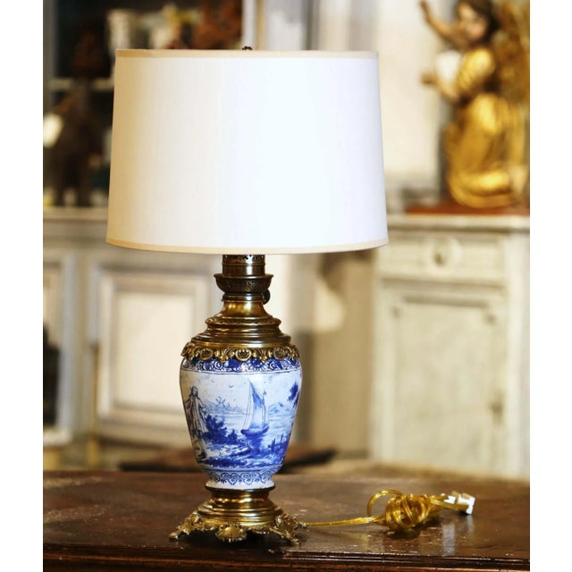 19th Century French Delft Blue and White Faience Oil Lamp With Brass Mounts For Sale - Image 4 of 11