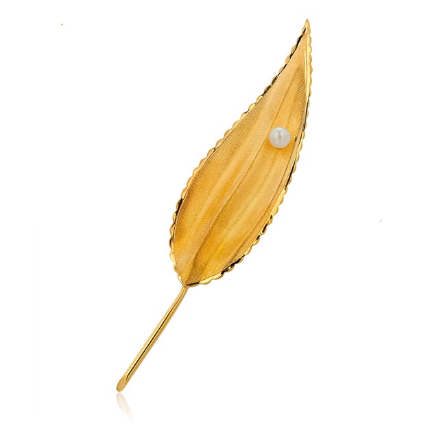 1990s Cartier Vintage 18 Karat Yellow Gold Leaf and Pearl Brooch For Sale - Image 5 of 6