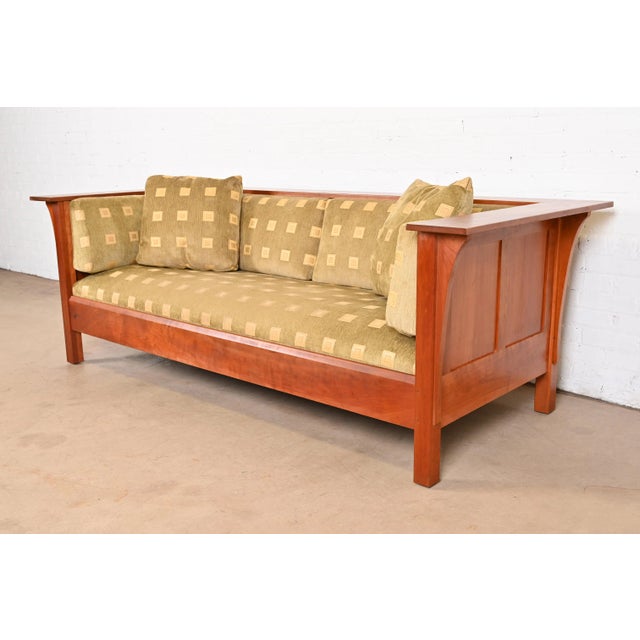 A gorgeous Mission or Arts & Crafts style Prairie settle sofa By L. & J.G Stickley USA, 21st Century Solid cherry wood...