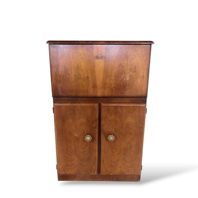 Mid-Century Walnut Bar Cabinet with Fold-Down Top and Etched Glass Interior, 1950s For Sale - Image 3 of 10