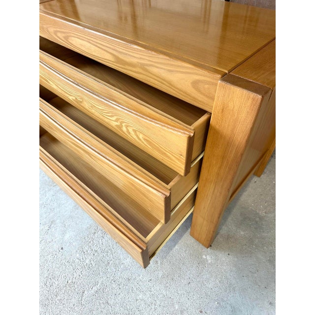 Mid-Century Modern Elm Chest of Drawers in the style of Maison Regain, 1980s-1990s For Sale - Image 3 of 10