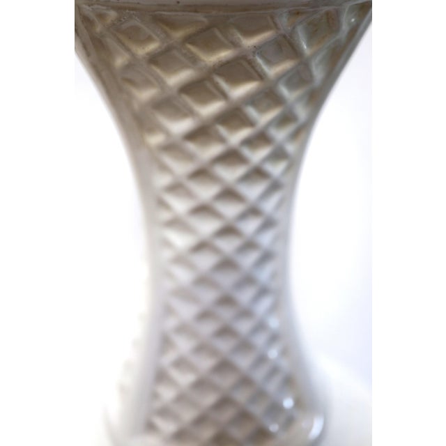 Ceramic Vintage White Hexagonal Ceramic Geometric Raised Relief Table Lamp For Sale - Image 7 of 11
