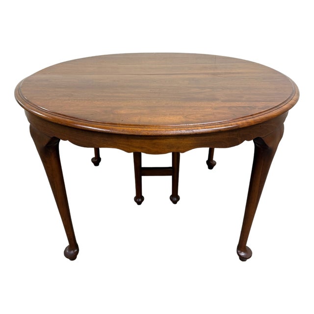 Vintage Queen Anne / Early American Style Oval Dining Table For Sale