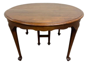 Vintage Queen Anne / Early American Style Oval Dining Table