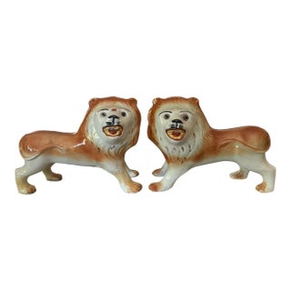 Pair of Large Victorian Staffordshire Pottery Lions With Glass Eyes, C. 1880–1900 For Sale