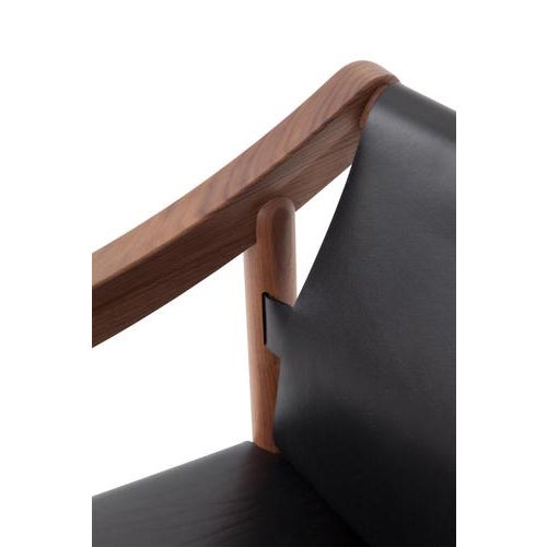 905 Armchair in Wood and Cowhide by Vico Magistretti for Cassina, Italy For Sale - Image 12 of 14