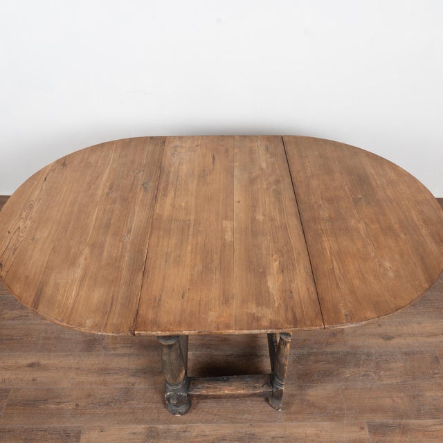 Farmhouse 19th Century Swedish Pine Drop-Leaf Gate Leg Table For Sale - Image 3 of 17