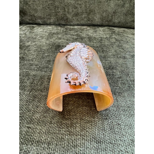 J'adore Les Hippocampes, Bochic Horn Bijoux Cuff For Sale - Image 9 of 18