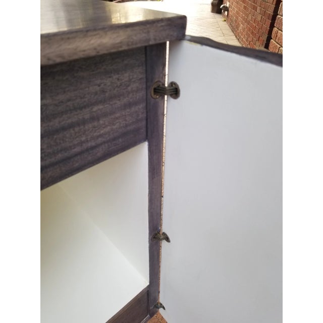 Tommy Parzinger Credenza in Mahogany Wood For Sale In Los Angeles - Image 6 of 18