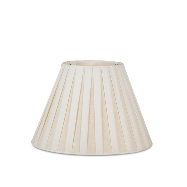 An off-white linen box pleat shade with interlining and self-trim at the top and bottom. A classic style that adds...
