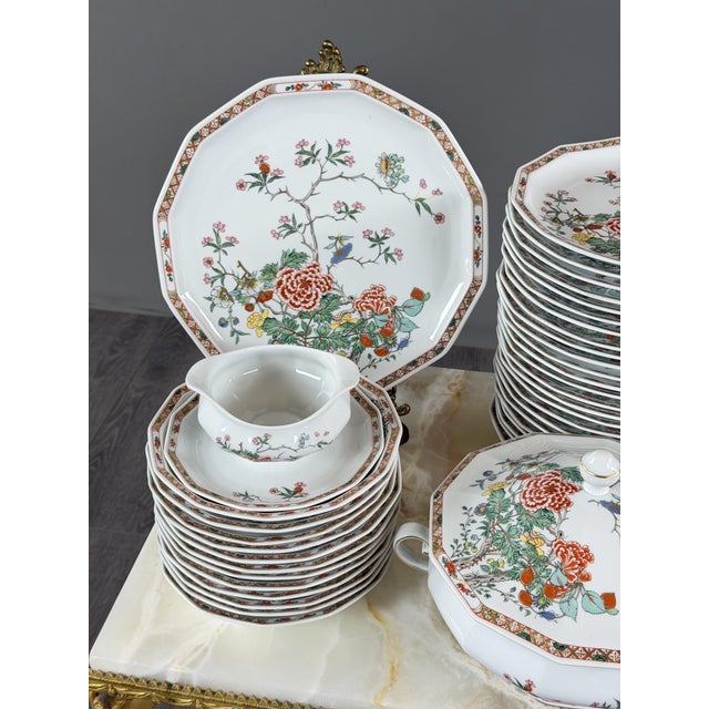 Bernardaud limoges dinner service – “hong kong” pattern – 53 pieces a magnificent and substantial porcelain dinner service...