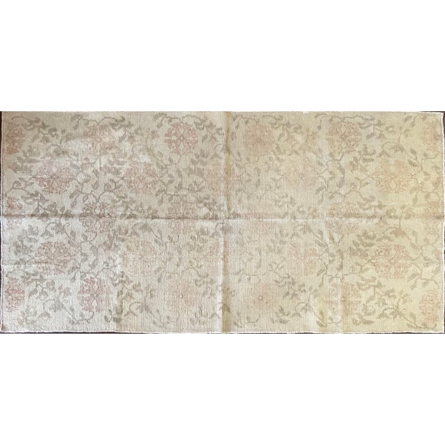 The Ghiordes captured the hearts of European collectors in the 1700s. Ture s, highly decorative spandrel and gorgeous...