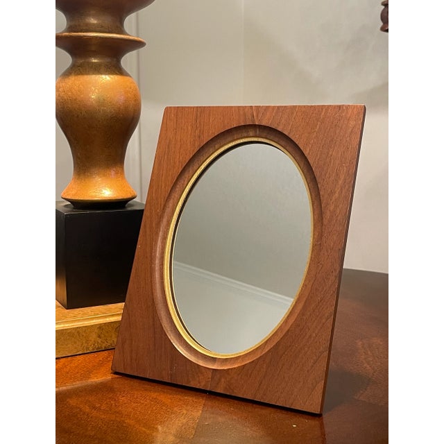 Mid-Century Modern Traditional Oval Walnut Wood & Gold Finish Table Top Mirror For Sale - Image 3 of 12