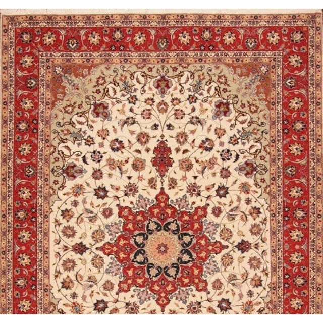 Middle Eastern Rug in Wool For Sale - Image 3 of 11