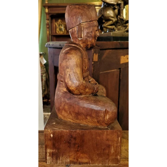 Early 20th Century Indonesian Carved Wooden Seated Gentleman For Sale In Dallas - Image 6 of 10
