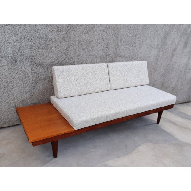 Mid-Century Modern Vintage Scandinavian Daybed in Teak and Beige Fabric by Ingmar Relling for Ekornes, 1960s For Sale - Image 3 of 11