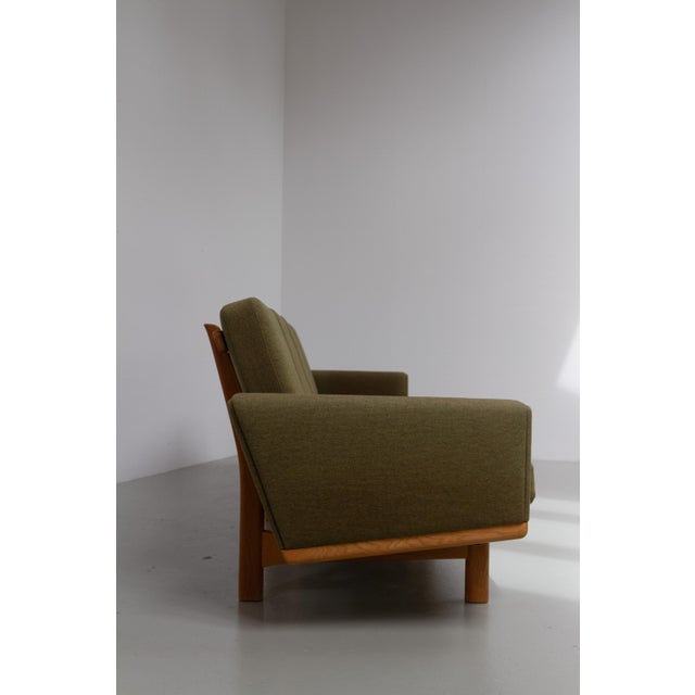 Green Danish Modern Oak Sofa GE-236/4 by Hans J. Wegner for Getama, 1960s. For Sale - Image 8 of 18